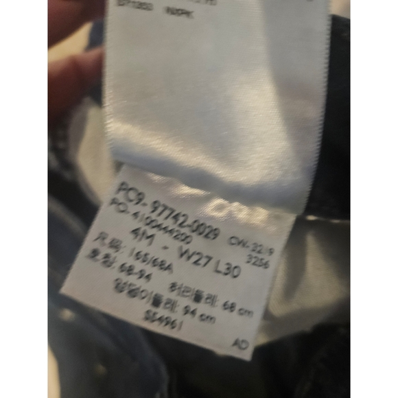 Levi Mid-Rise Skinny Jeans - Picture 4 of 4